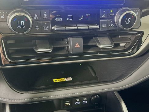Certified 2024 Toyota Highlander XLE image 16