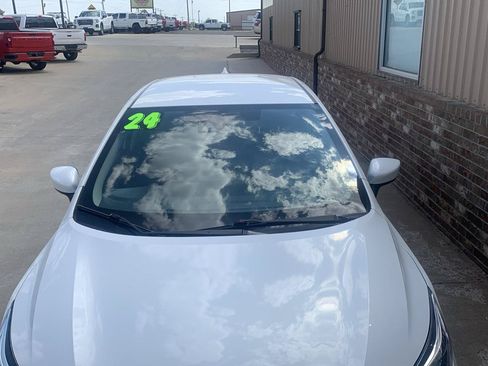Used 2024 Nissan Versa SV FWD image 8