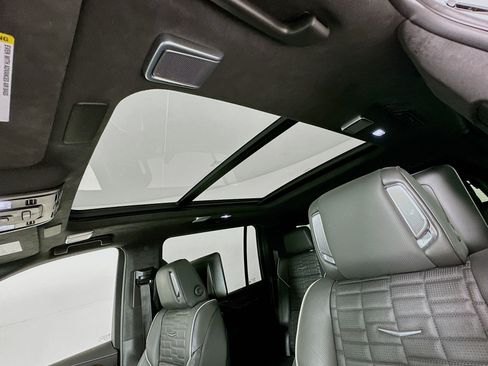 Used 2023 Cadillac Escalade ESV Sport Platinum w/ Heavy-Duty Trailer Package AWD/4WD image 23
