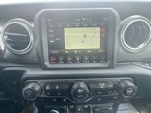 Used 2019 Jeep Wrangler Unlimited Sahara AWD/4WD image 18