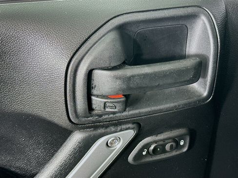 Used 2016 Jeep Wrangler Unlimited Sahara w/ Connectivity Group image 15