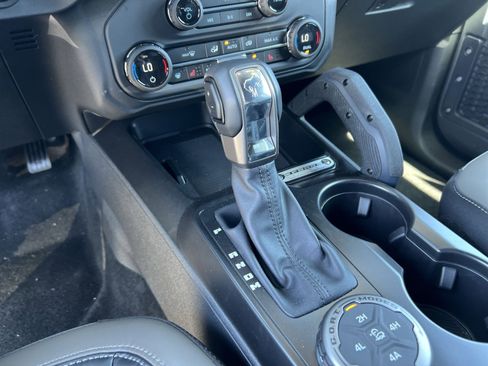 New 2025 Ford Bronco Outer Banks w/ Sasquatch Package AWD/4WD image 30