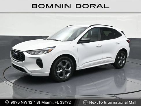 Used 2023 Ford Escape ST-Line w/ Tech Pack #1 FWD image 1