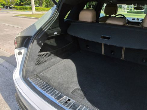 Used 2019 Porsche Cayenne image 44