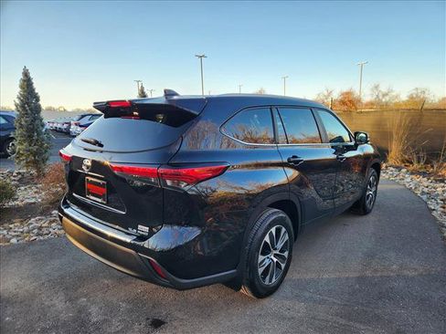 Used 2023 Toyota Highlander XLE image 5