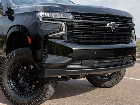 Used 2023 Chevrolet Suburban RST w/ Sport Performance Package image 7