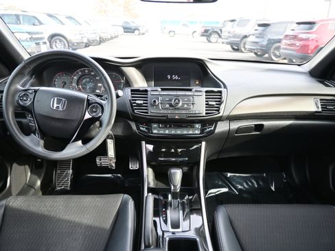 Used 2017 Honda Accord Sport image 30