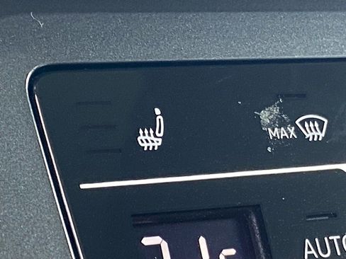 Certified 2022 Volkswagen Tiguan SE R-Line image 17