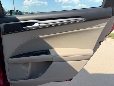 Used 2020 Ford Fusion SE FWD image 28