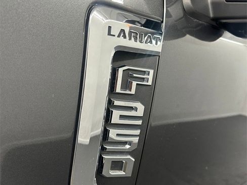 Used 2019 Ford F250 Lariat w/ Chrome Package image 8