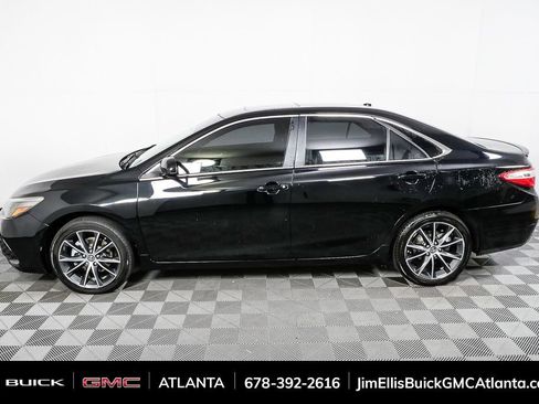 Used 2017 Toyota Camry XSE image 2