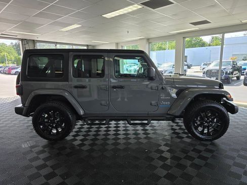Used 2023 Jeep Wrangler Unlimited Sahara AWD/4WD image 2