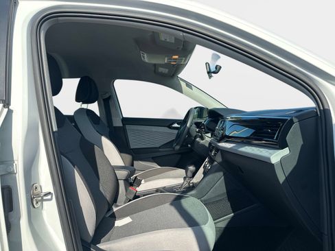 Used 2022 Volkswagen Taos S image 6