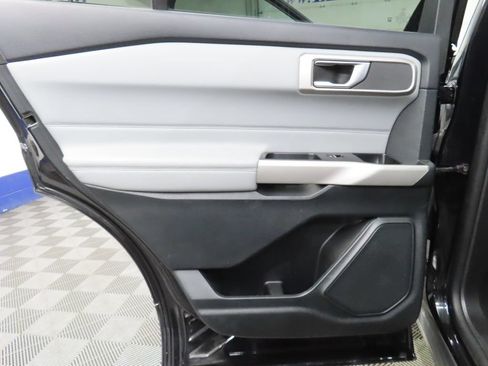 Used 2024 Ford Explorer XLT w/ XLT Sport Appearance Package AWD/4WD image 43