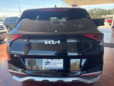 Used 2025 Kia Sportage SX image 5