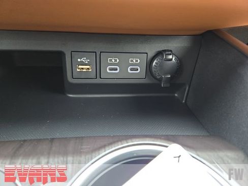 New 2026 Toyota Highlander Platinum image 11