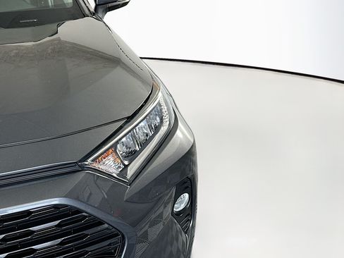 Used 2021 Toyota RAV4 XLE Premium FWD image 9