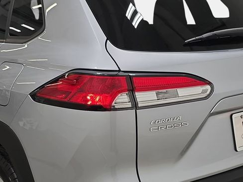 Certified 2025 Toyota Corolla Cross LE image 30