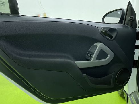 Used 2013 smart fortwo pure image 14