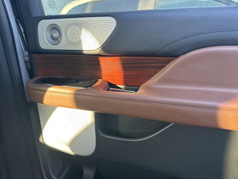 Used 2024 Lincoln Navigator Reserve image 39