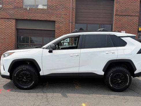 Used 2019 Toyota RAV4 LE FWD image 6