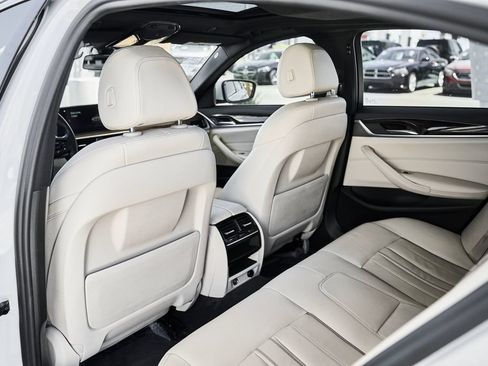 Used 2018 BMW 540i w/ Premium Package RWD image 20