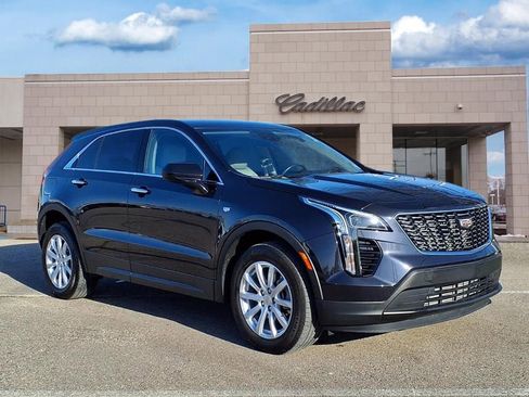 Certified 2023 Cadillac XT4 Luxury w/ Cold Weather Package image 3