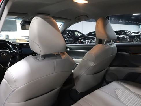 Used 2018 Toyota Camry SE FWD image 16