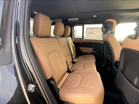 New 2026 Land Rover Defender 110 X-Dynamic SE image 11