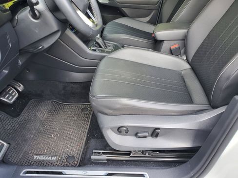 Used 2023 Volkswagen Tiguan SE R-Line FWD image 51