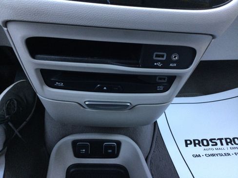 Used 2020 Chrysler Pacifica Touring-L Plus FWD image 16