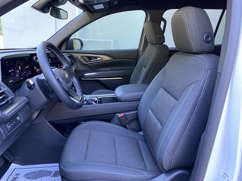 Used 2026 Chevrolet Traverse LT FWD image 16