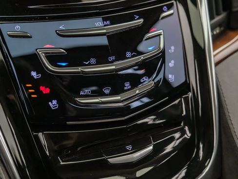 Used 2017 Cadillac Escalade ESV Luxury AWD/4WD image 29
