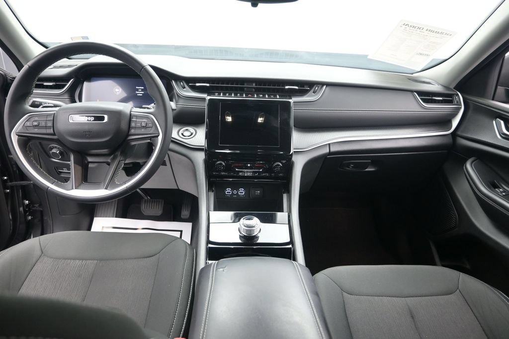 Used 2023 Jeep Grand Cherokee Laredo RWD image 16