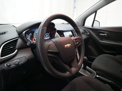 Used 2018 Chevrolet Trax LS AWD/4WD image 8