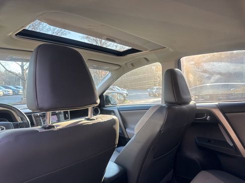 Used 2014 Toyota RAV4 Limited w/ Technology Package image 10