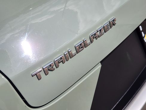 Used 2025 Chevrolet TrailBlazer LT FWD image 13