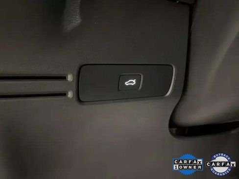 Used 2025 Volvo XC40 B5 Plus image 34