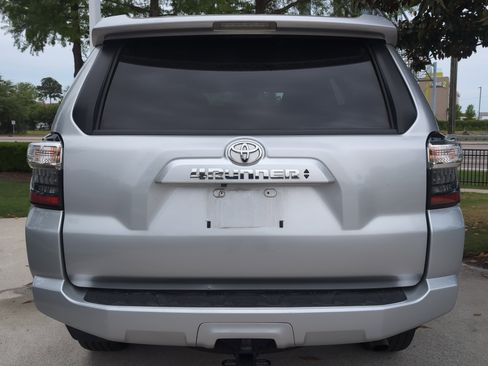 Certified 2024 Toyota 4Runner SR5 AWD/4WD image 9