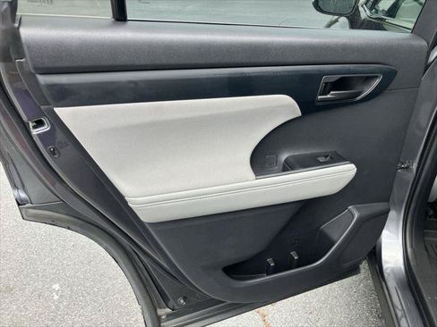 Certified 2020 Toyota Highlander LE FWD image 21