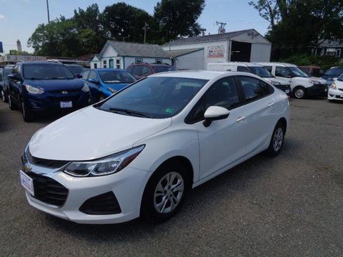 Used 2019 Chevrolet Cruze LS image 2