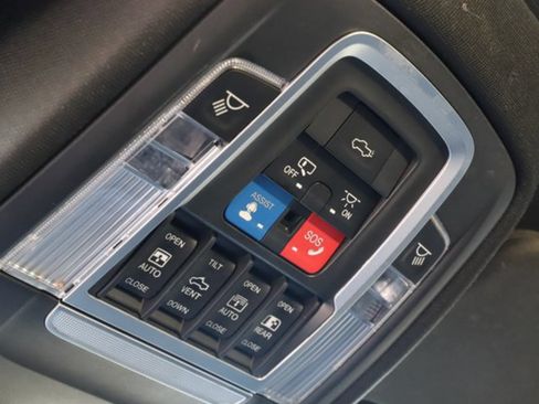 Used 2019 RAM 1500 Limited w/ Advanced Safety Group AWD/4WD image 11