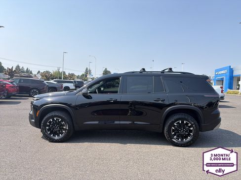 Used 2025 Chevrolet Traverse Z71 w/ Enhanced Driving Package AWD/4WD image 2