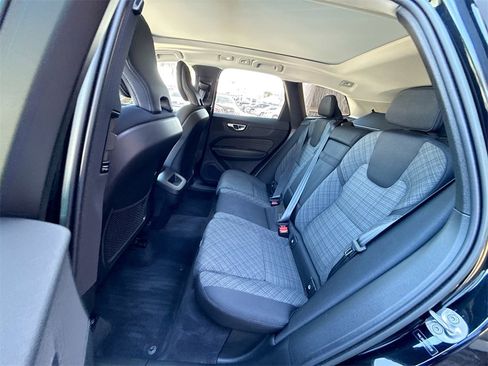 Used 2023 Volvo XC60 B5 Core image 27