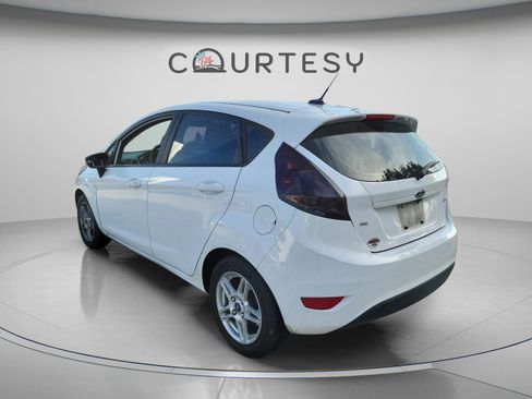 Used 2019 Ford Fiesta SE FWD image 2