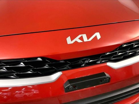 Certified 2024 Kia Forte LXS w/ LXS Technology Package image 28