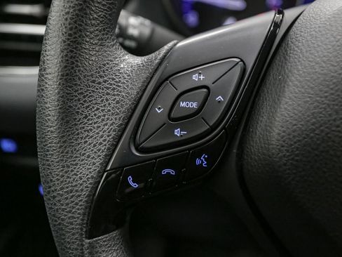 Used 2019 Toyota C-HR LE image 30