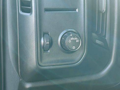 Used 2019 Chevrolet Silverado 1500 Custom w/ Custom Convenience Package RWD image 34