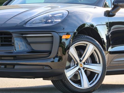 New 2026 Porsche Macan AWD/4WD image 8