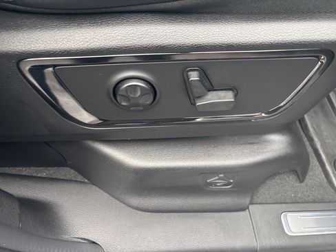 Used 2023 RAM 1500 Limited w/ Bed Utility Group image 21